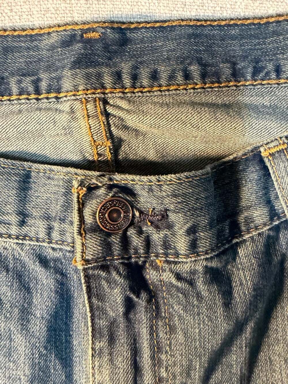 Levi's 559 Relaxed Straight Leg Jeans 42x30 - Picture 2 of 5